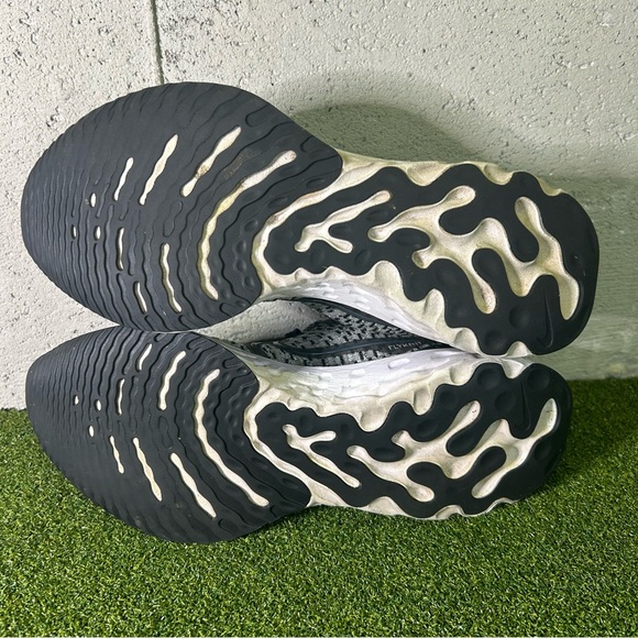 Nike React Infinity Run Flyknit Black Smoke Grey DD3024-006 Shoes Women’s 8.5 - Picture 6 of 9